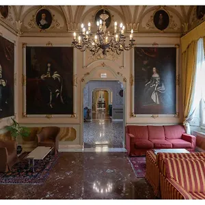 Phi Canalgrande 4*, Modena Italië